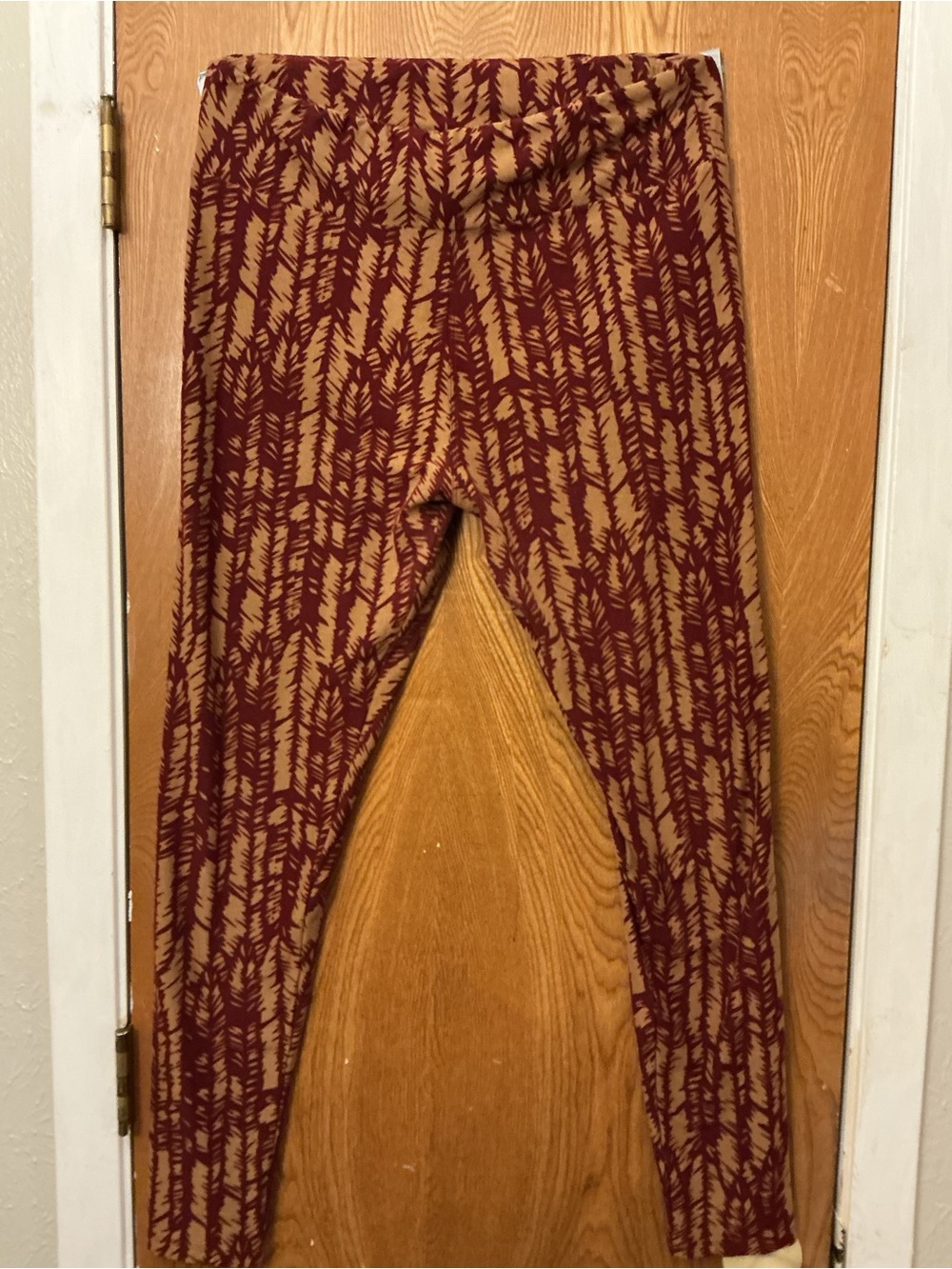LuLaRoe Burgundy & Tan Patterned Leggings